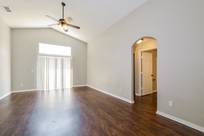 Foto del edificio - 4056 Forest Island Dr