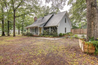Building Photo - 2315 Treetop Ln
