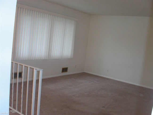 Building Photo - 3 br, 3 bath Townhome - 10326 Balsam Lane