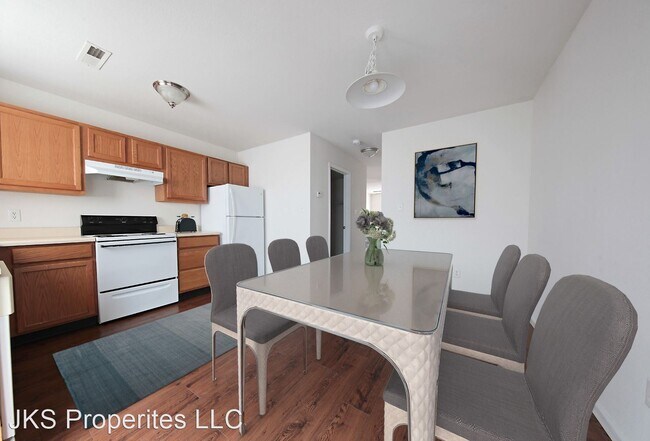 Foto del edificio - 1550 N Washington St