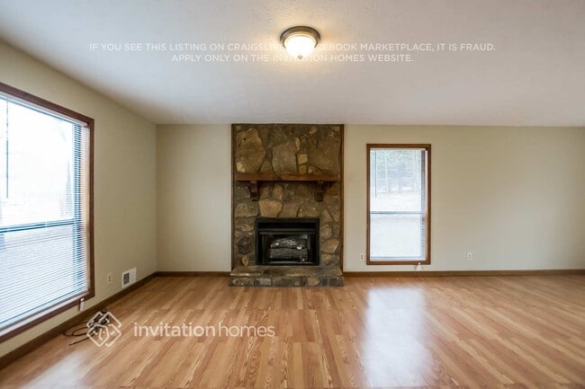 Building Photo - 1100 Spring Pl