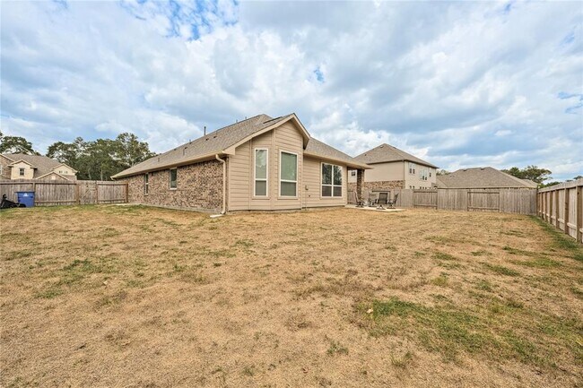 Building Photo - 676 W Linnwood Dr
