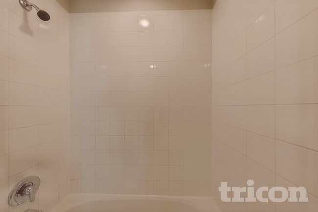 Building Photo - 881 Darst Dr