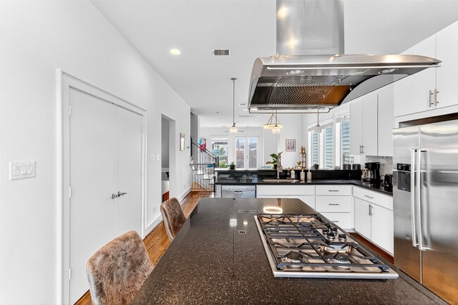 Building Photo - 5227 Nett St