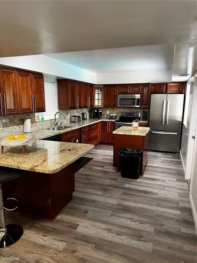 Foto del edificio - 4 br, 2 bath House - 3201 SW 21st St