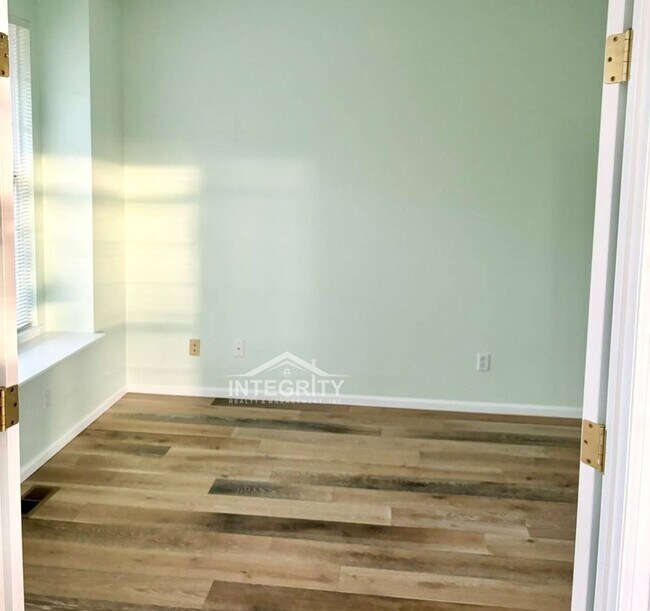 Building Photo - 3 Bed/3 Bath, 1,384 Sqft - 312 W Jamison P...