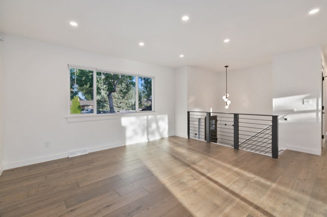 Building Photo - 933 Timber Ln