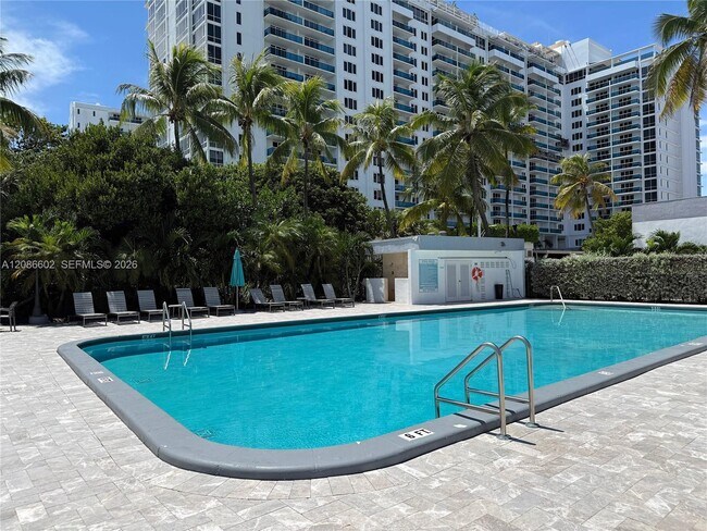 Foto del edificio - 2401 Collins Ave