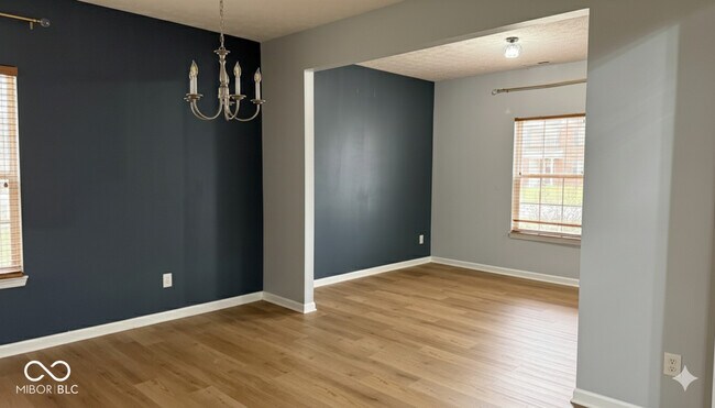 Foto del edificio - 645 Fireside Dr