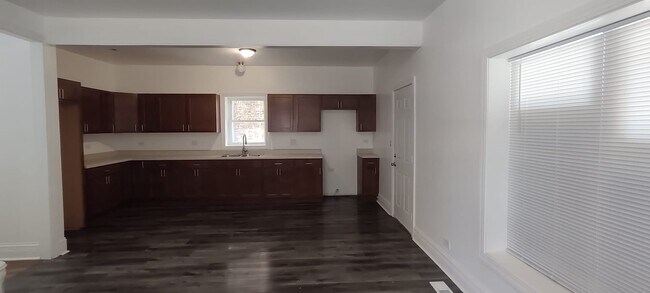 Building Photo - 3949 W Monroe St