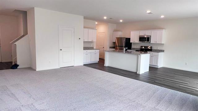 Building Photo - 2105 Mdw Pk Dr