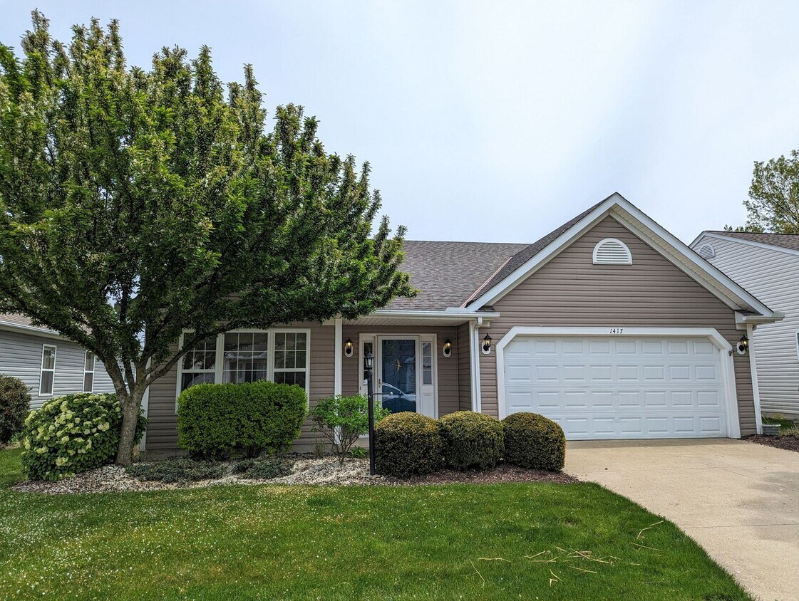 Foto principal - Spacious 3-Bedroom Ranch with Private Mast...