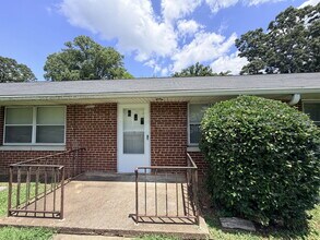 Building Photo - 5601 Belaire Dr