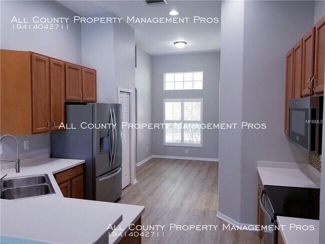 Foto del edificio - 750 Shorecrest Dr