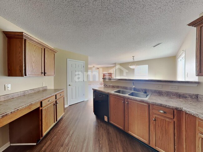 Foto del edificio - 1619 Howell Dr