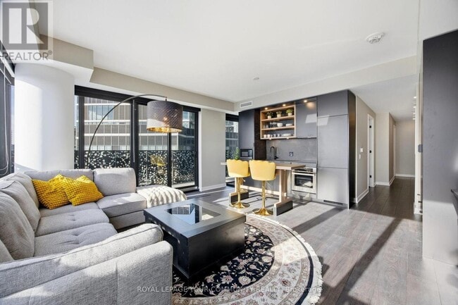 Photo du bâtiment - 55 Charles St E