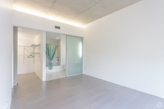 n1-970 - 1BD 1BA 970 sq. ft. - Uptown