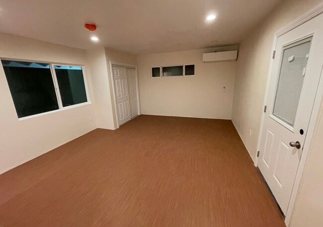 Building Photo - 1113 Riedel Ave