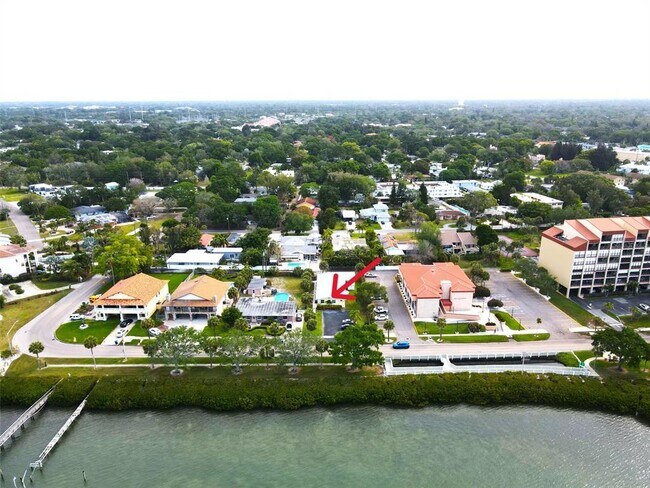 Building Photo - 7057 Sunset Dr S