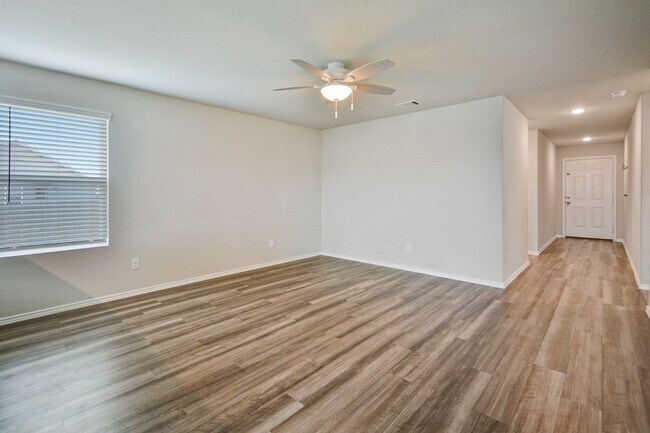 Building Photo - TWO WEEKS FREE!!  CHARMING HOME IN DESIRED...