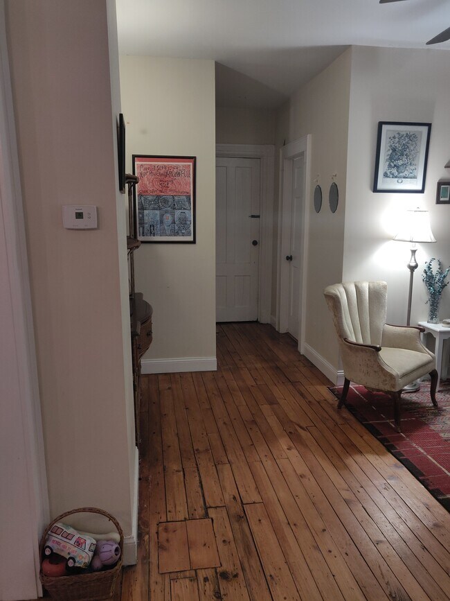 Building Photo - 76 Nash St