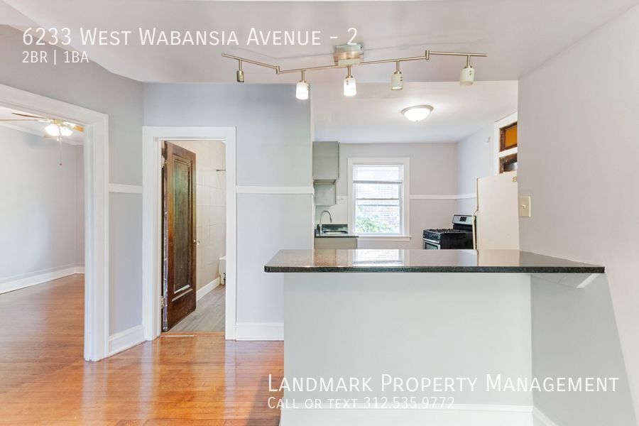 Foto principal - 6233 W Wabansia Ave