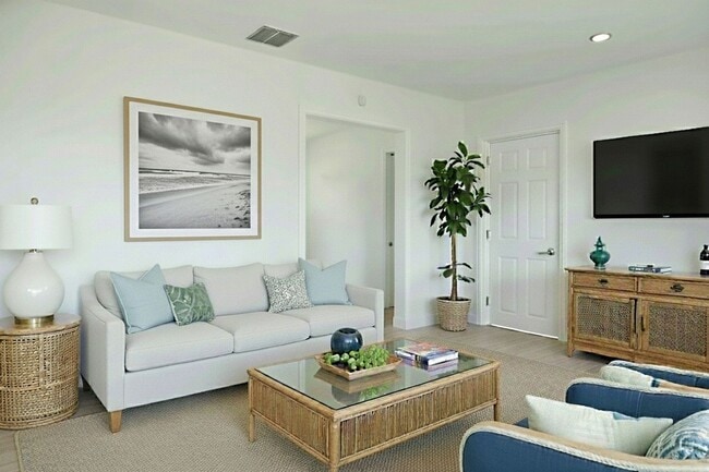 Building Photo - Half Off! 3 Bedroom, 1 Bathroom Home for Rent in Apollo Beach!