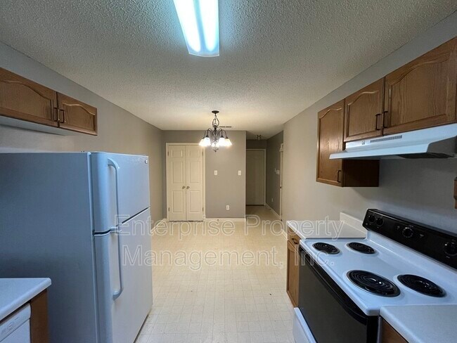 Building Photo - 1096 Sunstar Dr