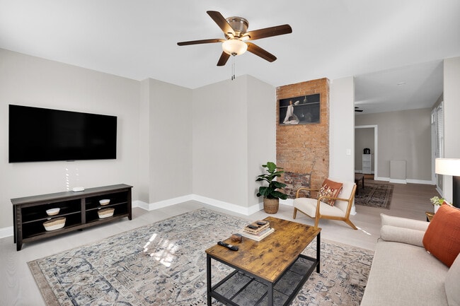 Building Photo - 2602 Riverside Dr