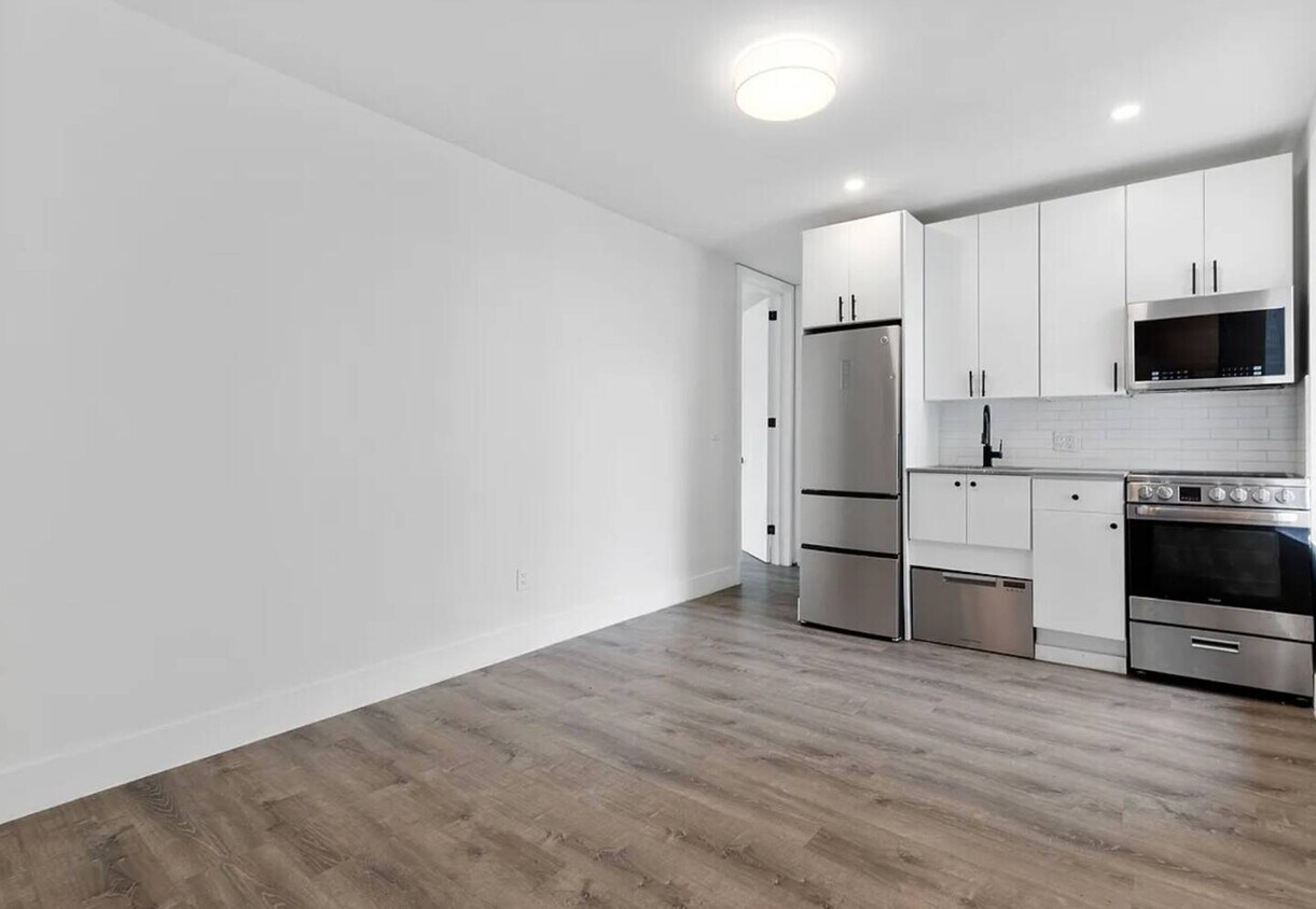 Primary Photo - 30-44-44 32nd St