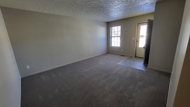 Foto del edificio - 3799 Petzinger Rd