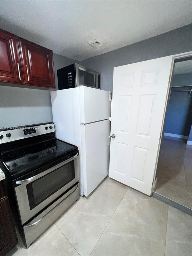 Primary Photo - 640 NW 21st Ct