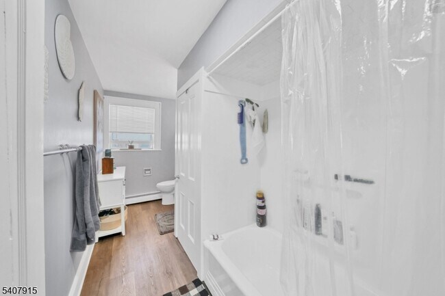 Foto del edificio - 137 Belvidere Ave