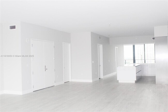 Building Photo - 5000 Island Estates Dr