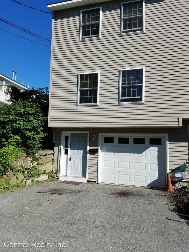 Primary Photo - 23 Fletcher St