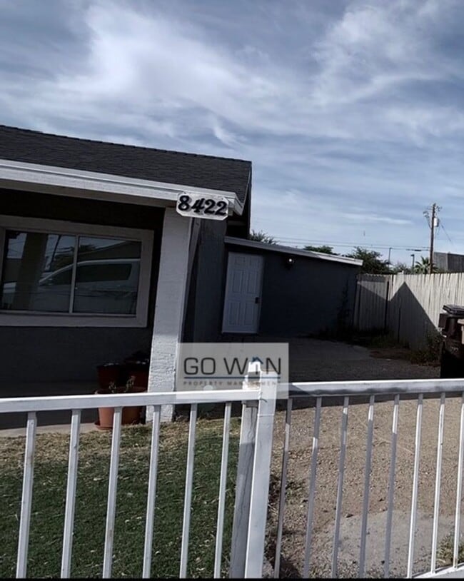 Foto del edificio - 8422 W Jefferson St