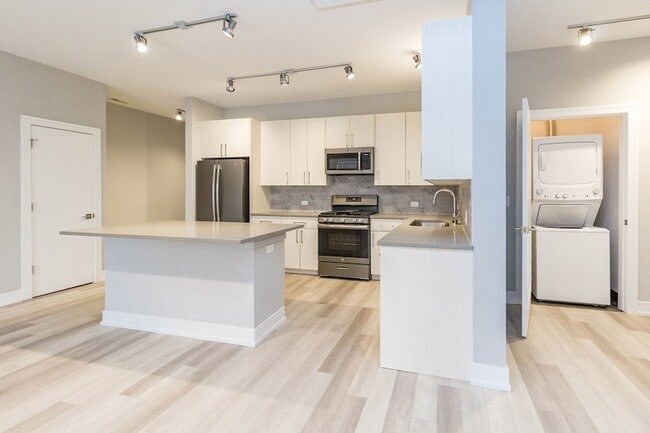 Photo - 1554 N Talman Ave Apartment