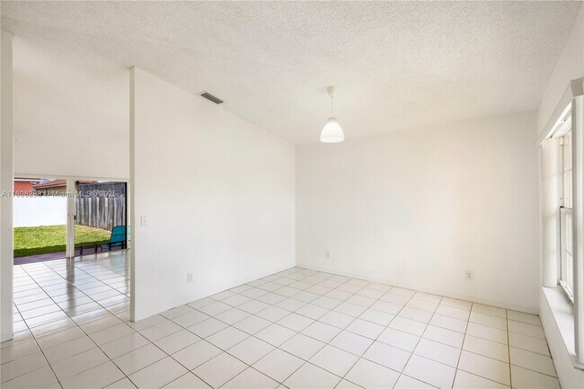 Foto del edificio - 1062 NW 134th Pl