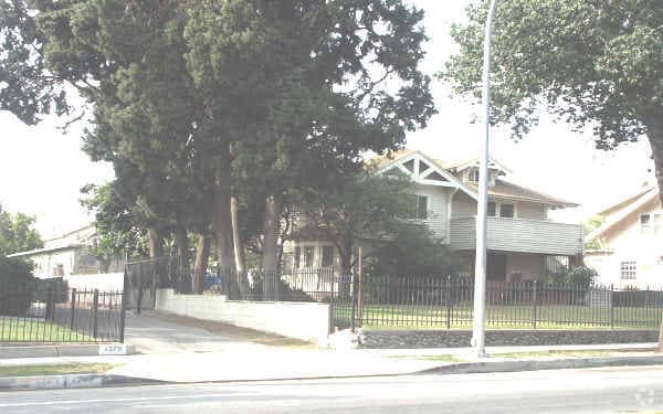 Foto principal - 1287-1289 N Los Robles Ave