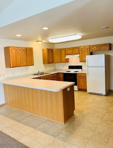 Building Photo - 3335 Southridge Dr
