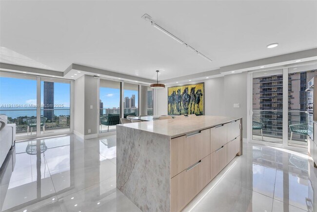 Foto del edificio - 19707 Turnberry Way