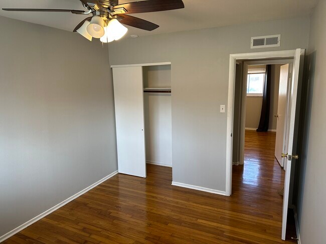 Building Photo - 232 Solon Dr