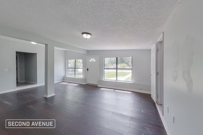 Building Photo - 7029 Fontainebleau Crescent