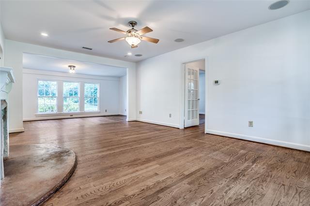 Building Photo - 1520 San Saba Dr