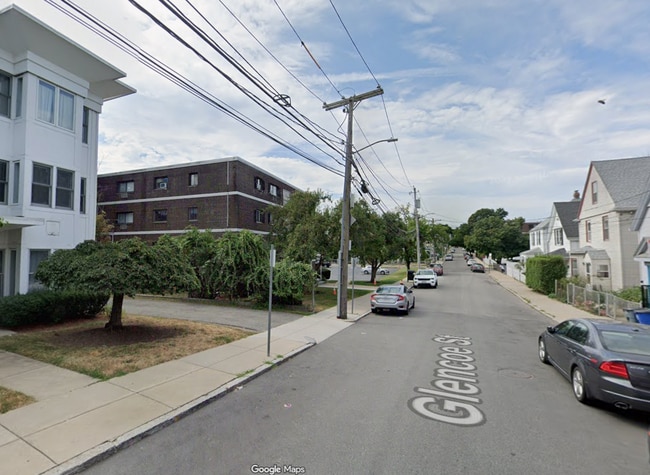 Building Photo - 10 Glencoe St