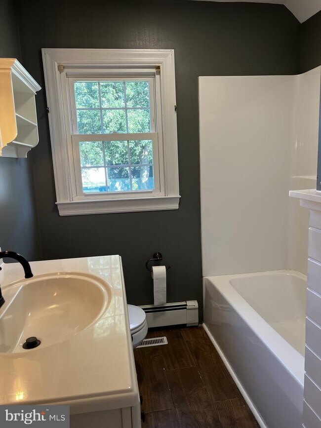 Building Photo - 413 Arbor Pl