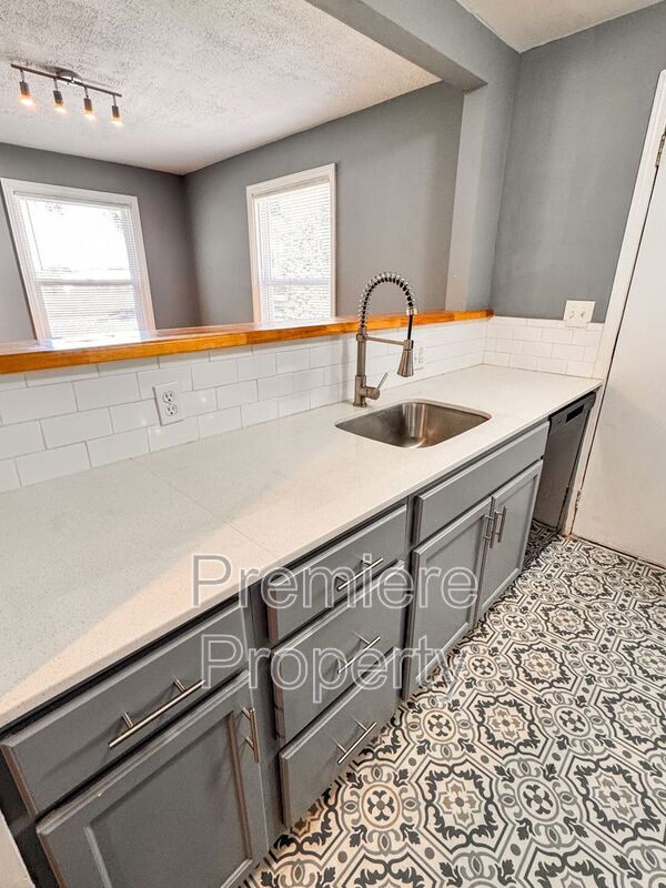 Foto del edificio - 7615 Wyandotte St