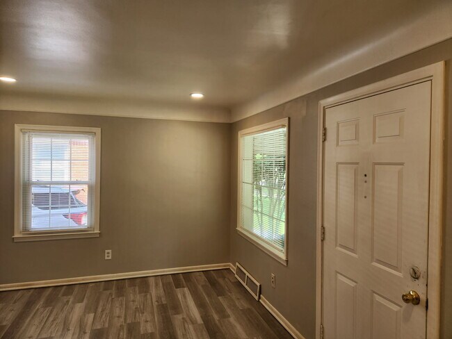 Building Photo - 11627 Bramell