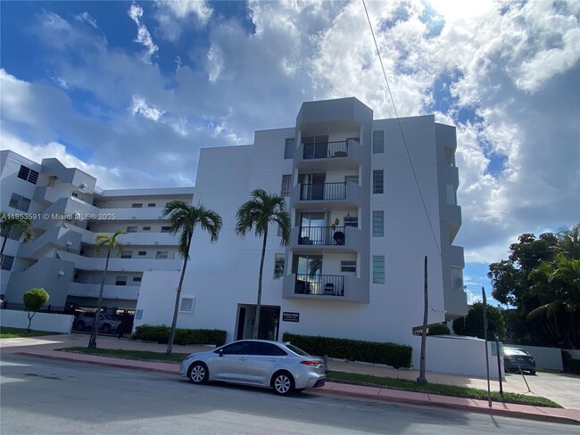 Building Photo - 7921 Byron Ave