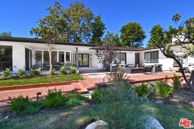 Foto del edificio - 4678 White Oak Ave